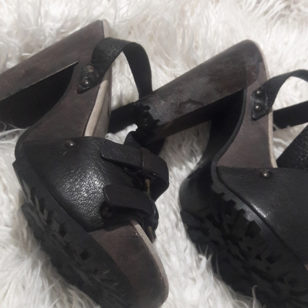 Shoe - Picture 4 of 7